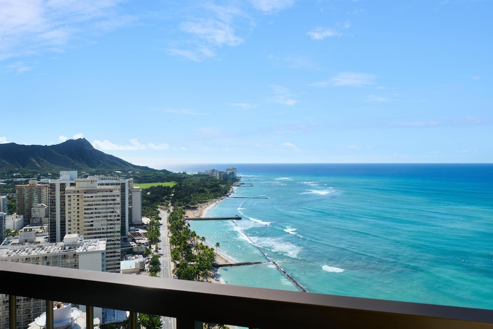 Hyatt Regency Waikiki Beach Resort & Spa — Hotel rooms in Honolulu, Hawaii