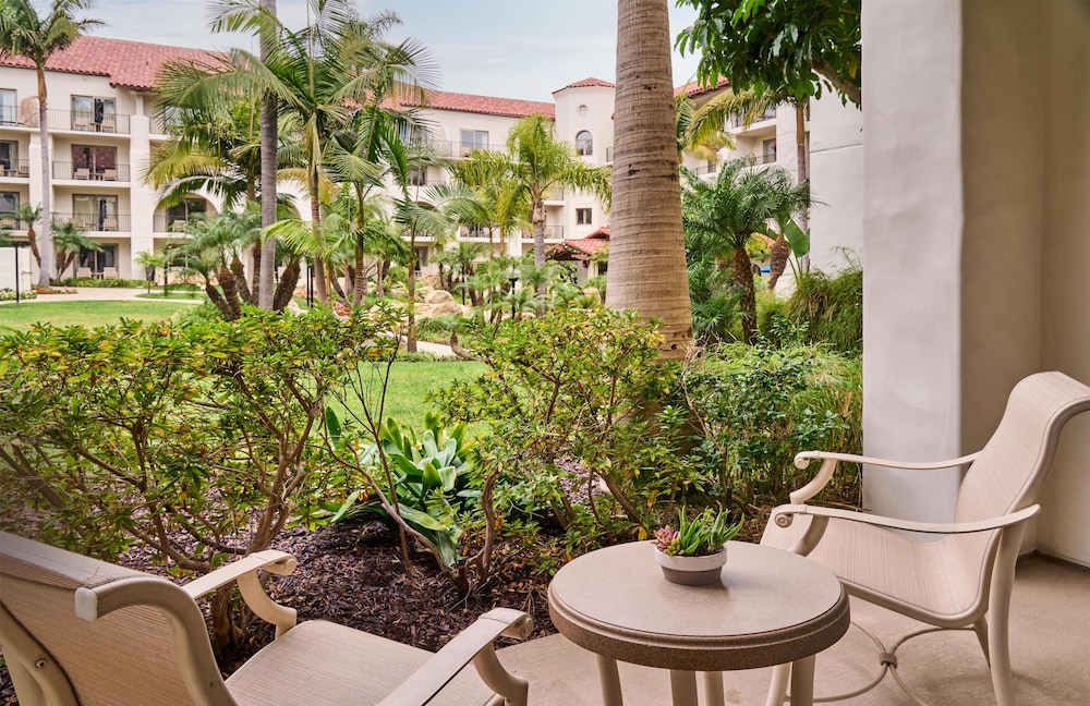 Hyatt Regency Huntington Beach Resort and Spa — Hotel building in Huntington Beach, California