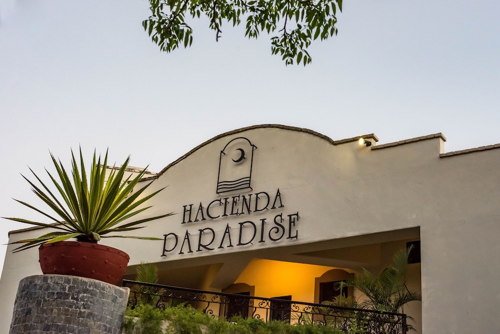 Hotel Hacienda Paradise — Hotel building in Playa del Carmen, Quintana Roo