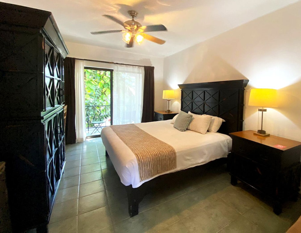 Hotel Hacienda Paradise — Hotel rooms in Playa del Carmen, Quintana Roo