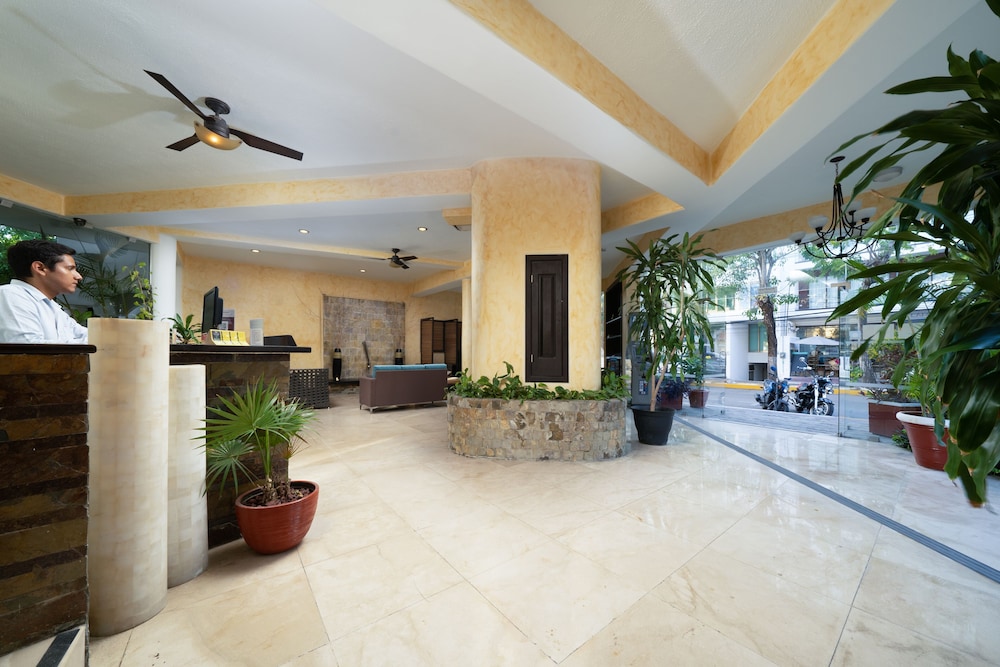 Hotel Hacienda Paradise — Hotel building in Playa del Carmen, Quintana Roo