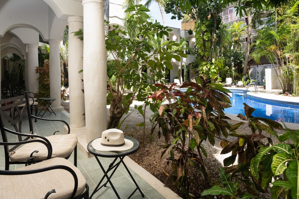 Hotel Hacienda Paradise — Swimming pool in Playa del Carmen, Quintana Roo
