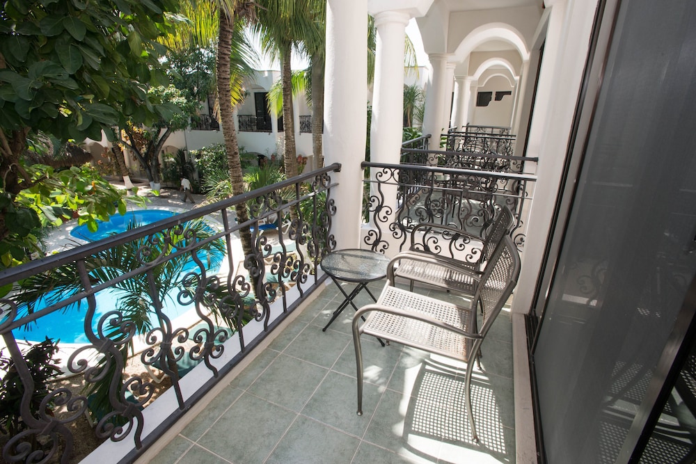 Hotel Hacienda Paradise — Hotel building in Playa del Carmen, Quintana Roo