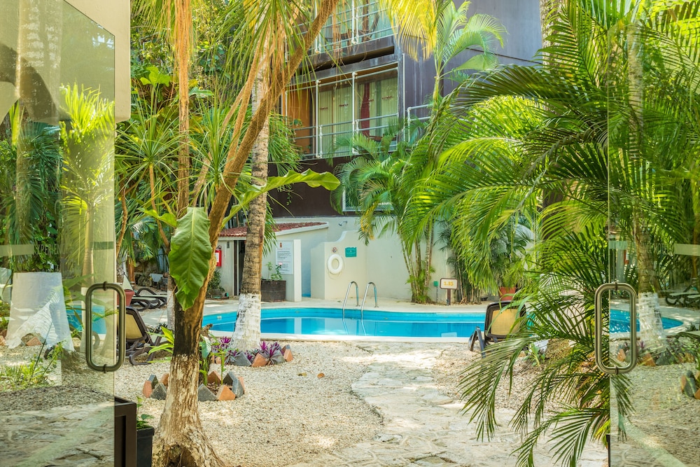Hotel Hacienda Paradise — Swimming pool in Playa del Carmen, Quintana Roo