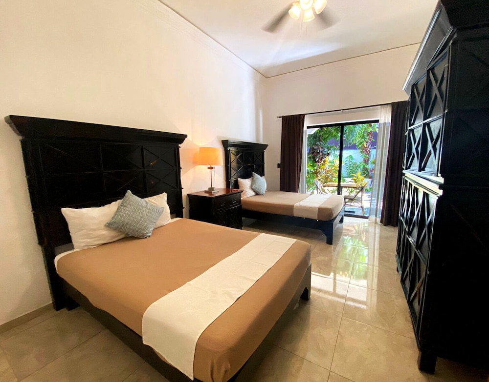Hotel Hacienda Paradise — Hotel rooms in Playa del Carmen, Quintana Roo