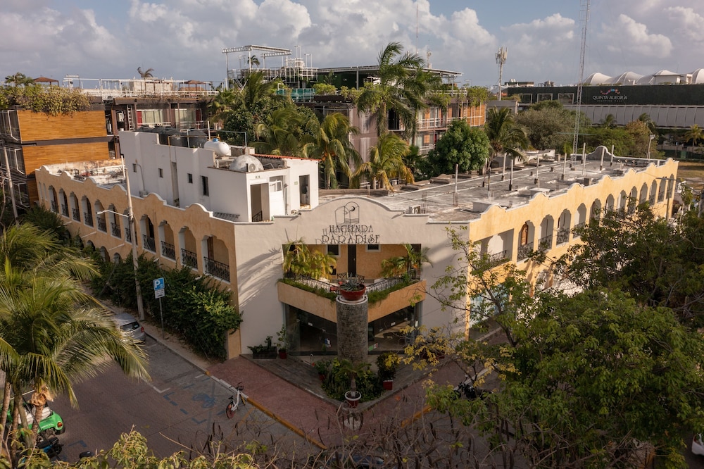 Hotel Hacienda Paradise — Hotel building in Playa del Carmen, Quintana Roo