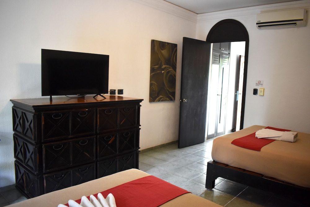 Hotel Hacienda Paradise — Hotel rooms in Playa del Carmen, Quintana Roo
