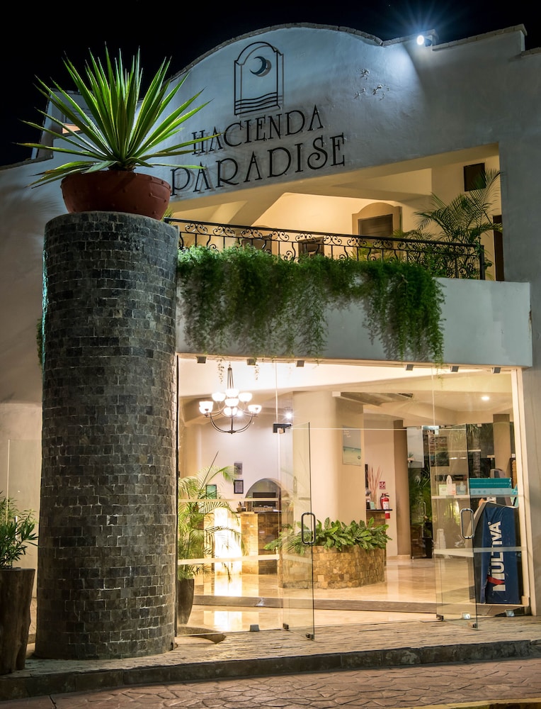 Hotel Hacienda Paradise — Hotel building in Playa del Carmen, Quintana Roo
