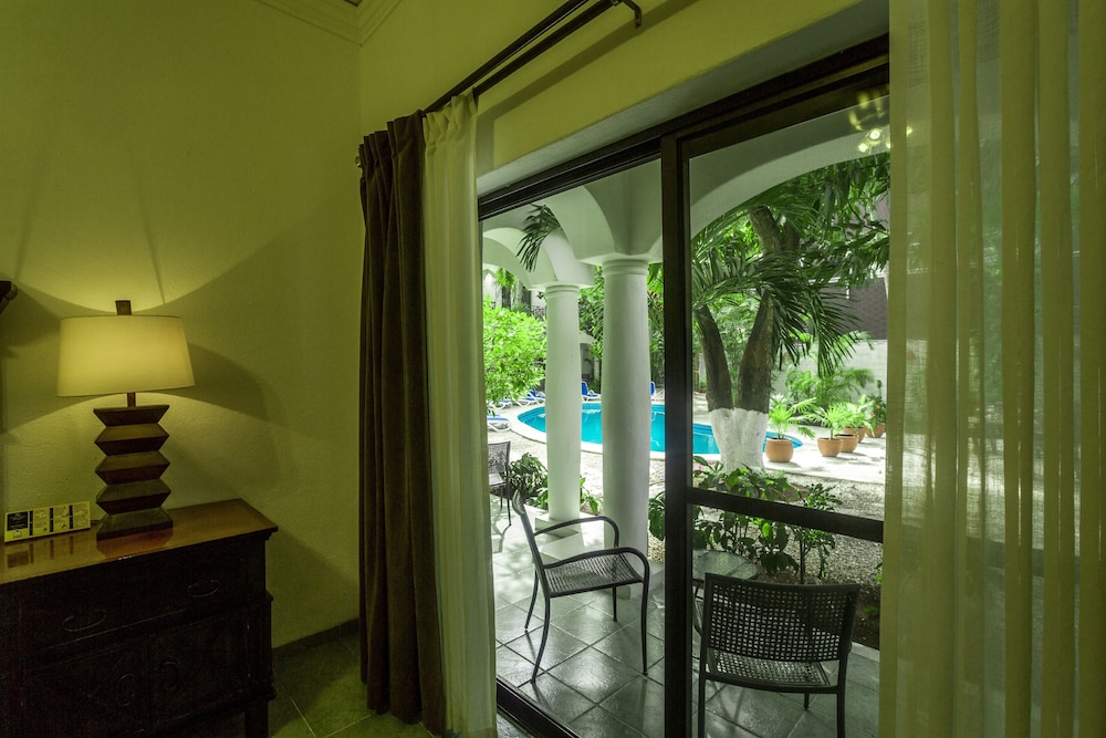 Hotel Hacienda Paradise — Hotel rooms in Playa del Carmen, Quintana Roo