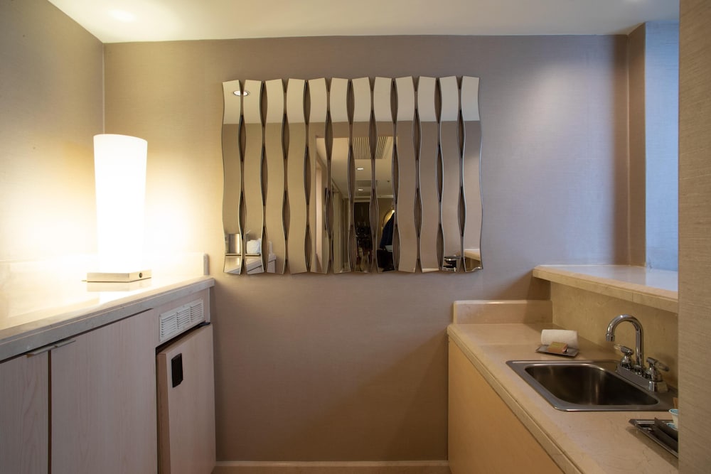 Hilton Los Angeles Airport — Hotel rooms in Los Angeles, California