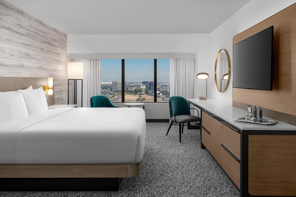 Hilton Los Angeles Airport — Hotel rooms in Los Angeles, California