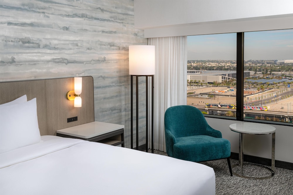 Hilton Los Angeles Airport — Hotel rooms in Los Angeles, California
