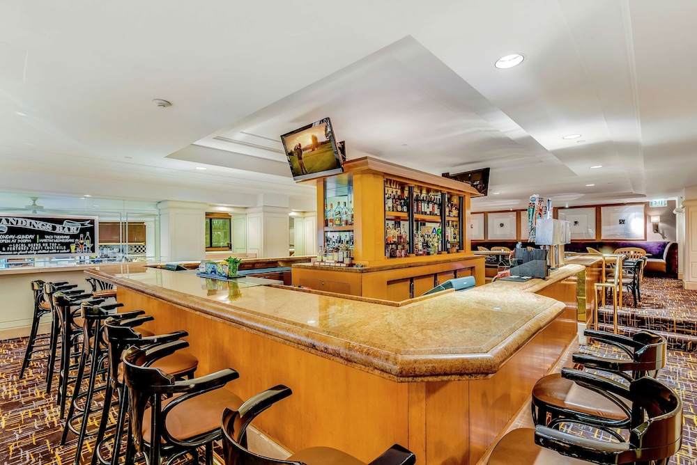 Hilton Los Angeles Airport — Restaurant & bars in Los Angeles, California