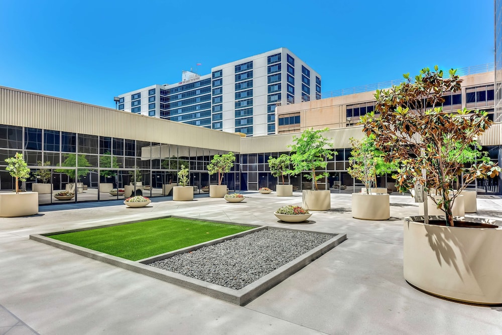 Hilton Los Angeles Airport — Hotel building in Los Angeles, California