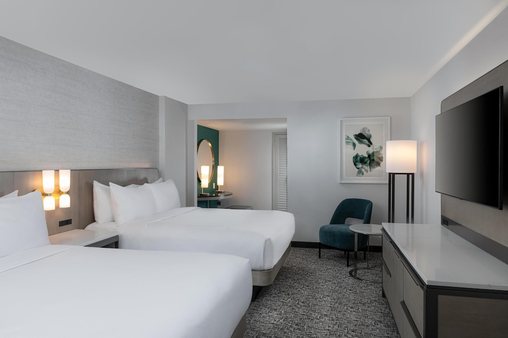 Hilton Los Angeles Airport — Hotel rooms in Los Angeles, California