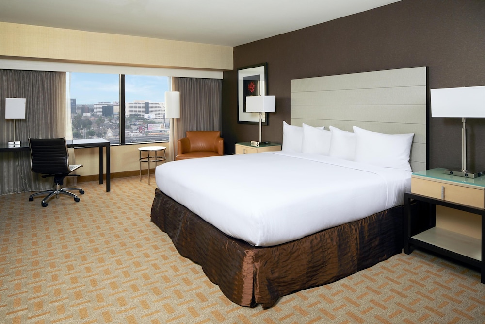Hilton Los Angeles Airport — Hotel rooms in Los Angeles, California