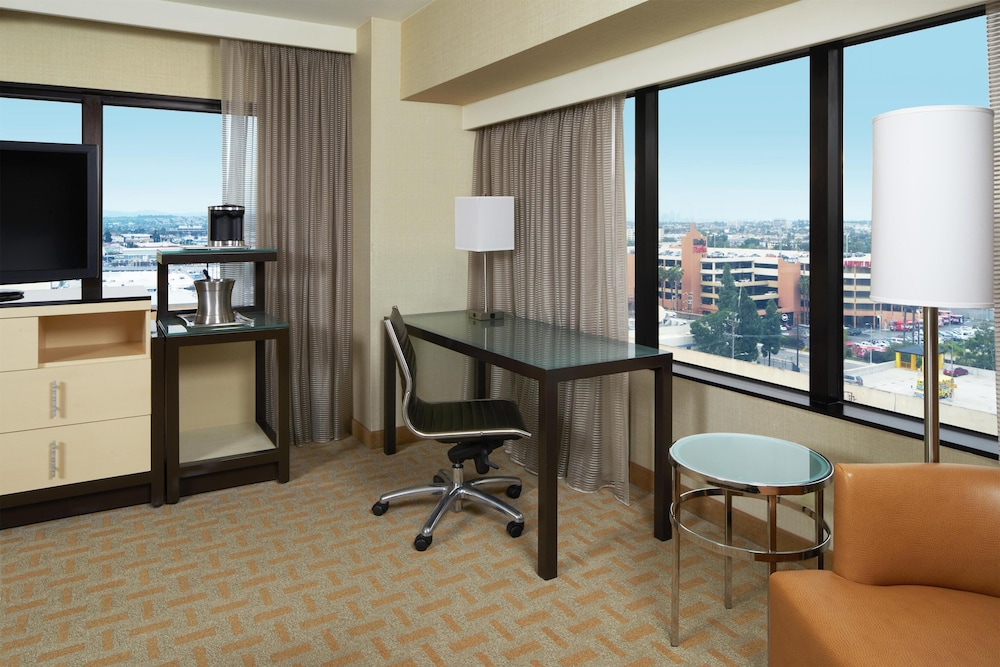 Hilton Los Angeles Airport — Hotel rooms in Los Angeles, California