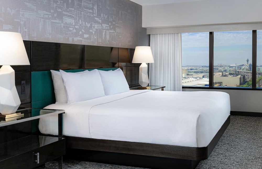 Hilton Los Angeles Airport — Hotel rooms in Los Angeles, California