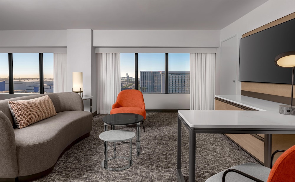 Hilton Los Angeles Airport — Hotel rooms in Los Angeles, California