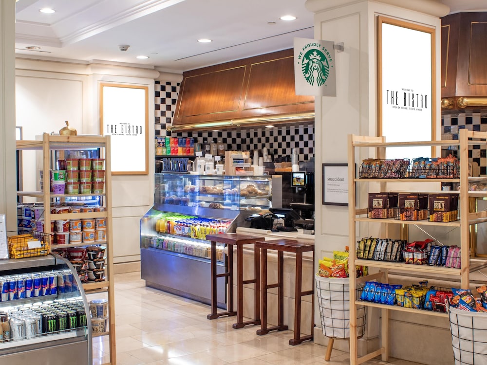 Hilton Los Angeles Airport — Restaurant & bars in Los Angeles, California