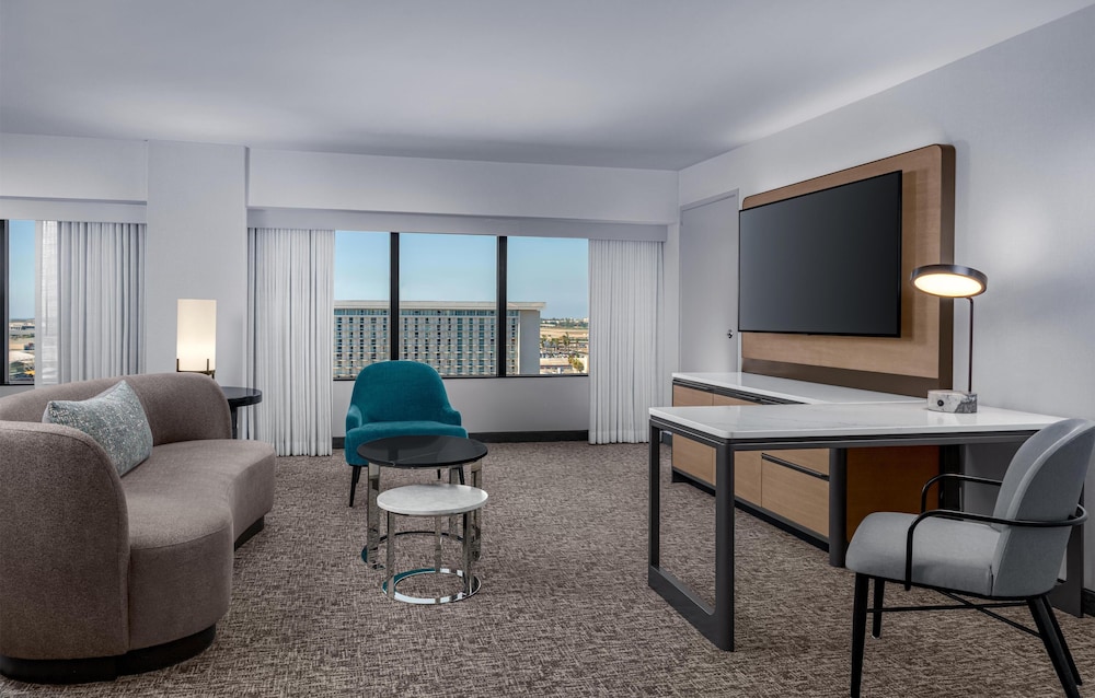 Hilton Los Angeles Airport — Hotel rooms in Los Angeles, California