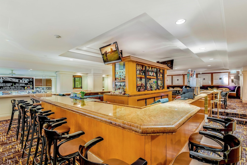 Hilton Los Angeles Airport — Restaurant & bars in Los Angeles, California
