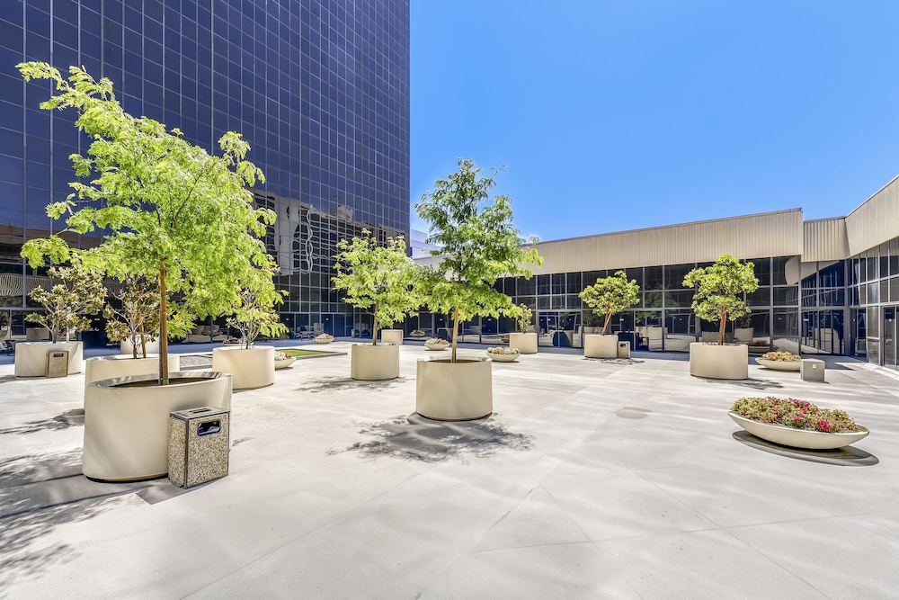 Hilton Los Angeles Airport — Hotel building in Los Angeles, California