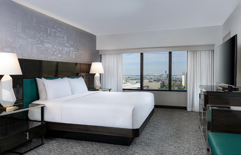Hilton Los Angeles Airport — Hotel rooms in Los Angeles, California