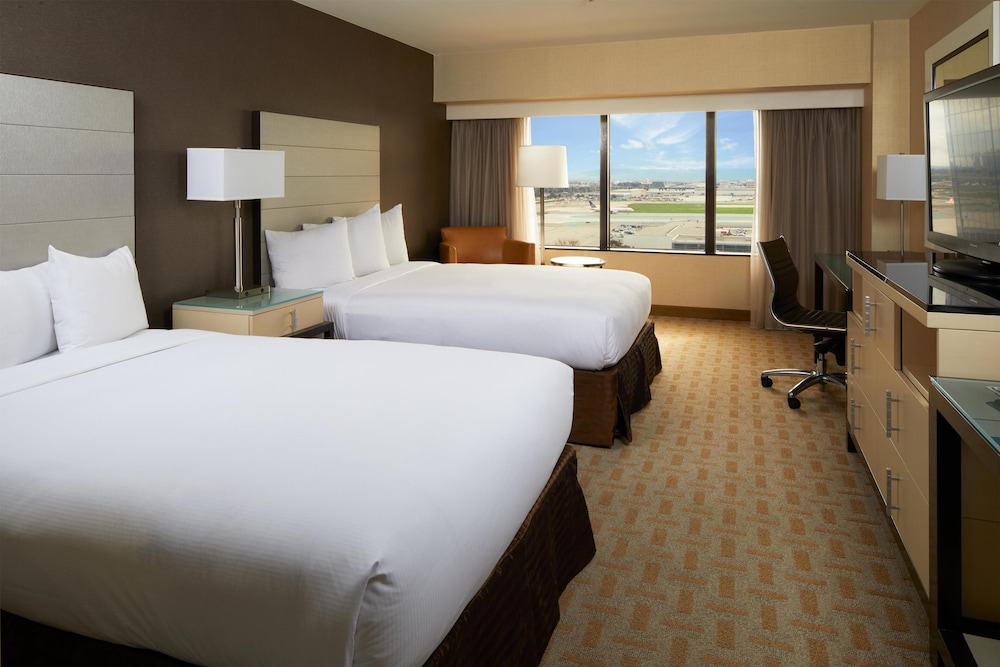 Hilton Los Angeles Airport — Hotel rooms in Los Angeles, California