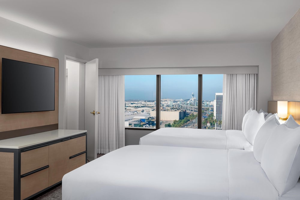 Hilton Los Angeles Airport — Hotel rooms in Los Angeles, California