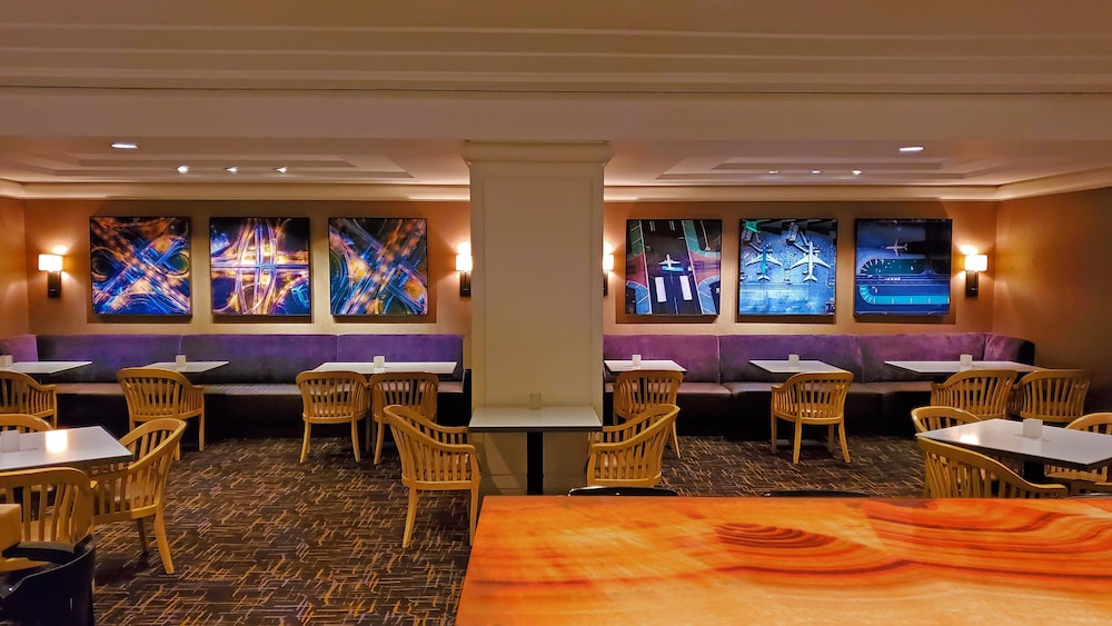 Hilton Los Angeles Airport — Restaurant & bars in Los Angeles, California
