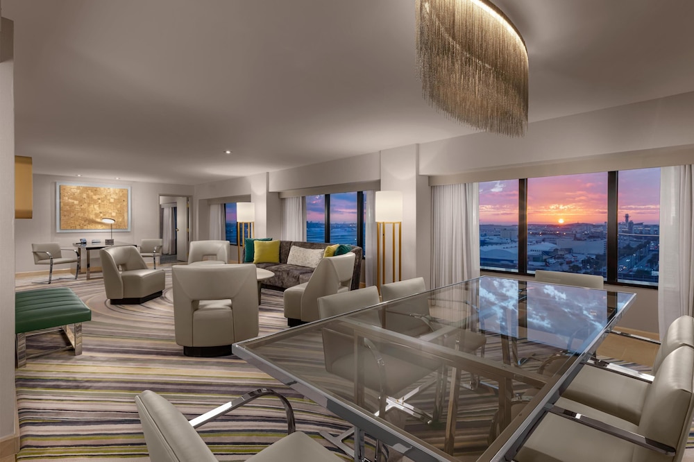 Hilton Los Angeles Airport — Hotel rooms in Los Angeles, California