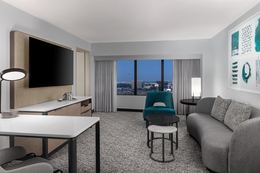 Hilton Los Angeles Airport — Hotel rooms in Los Angeles, California