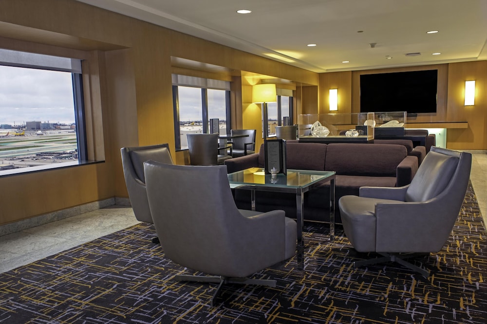 Hilton Los Angeles Airport — Restaurant & bars in Los Angeles, California
