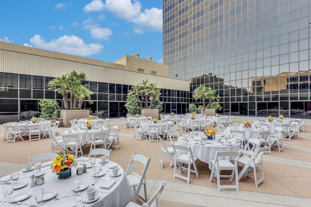 Hilton Los Angeles Airport — Hotel building in Los Angeles, California