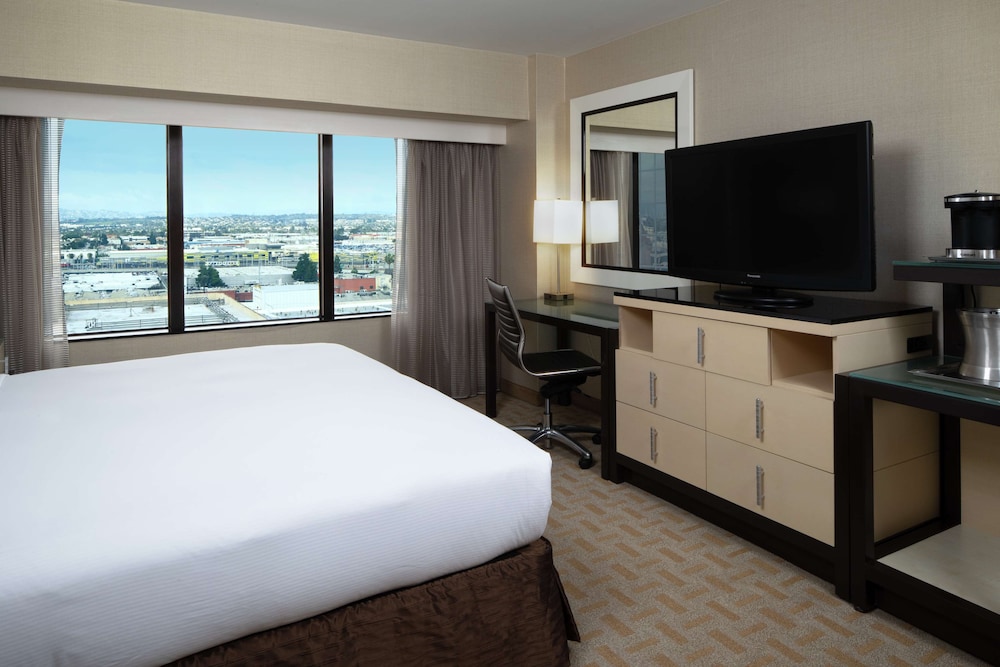 Hilton Los Angeles Airport — Hotel rooms in Los Angeles, California