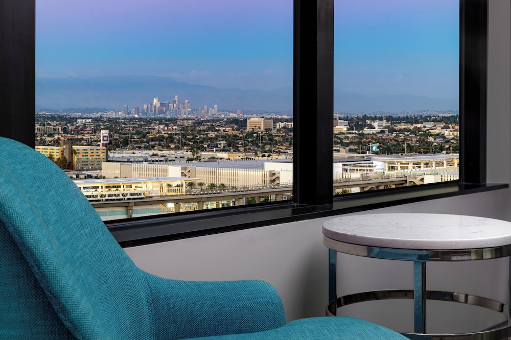 Hilton Los Angeles Airport — Hotel rooms in Los Angeles, California
