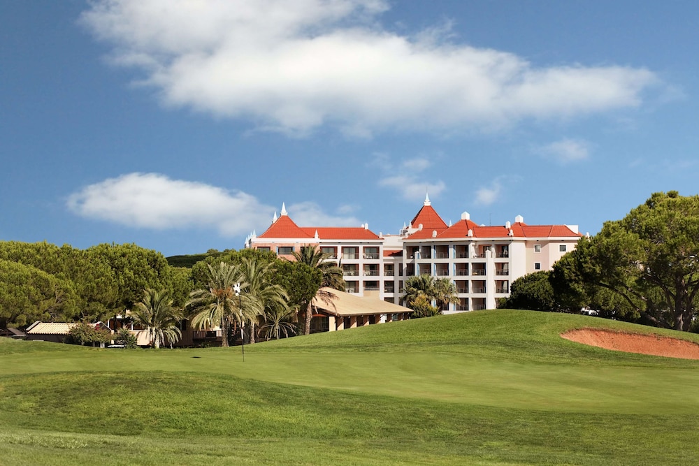 Hilton Vilamoura As Cascatas Golf Resort & Spa — Hotel building in Vilamoura, Faro