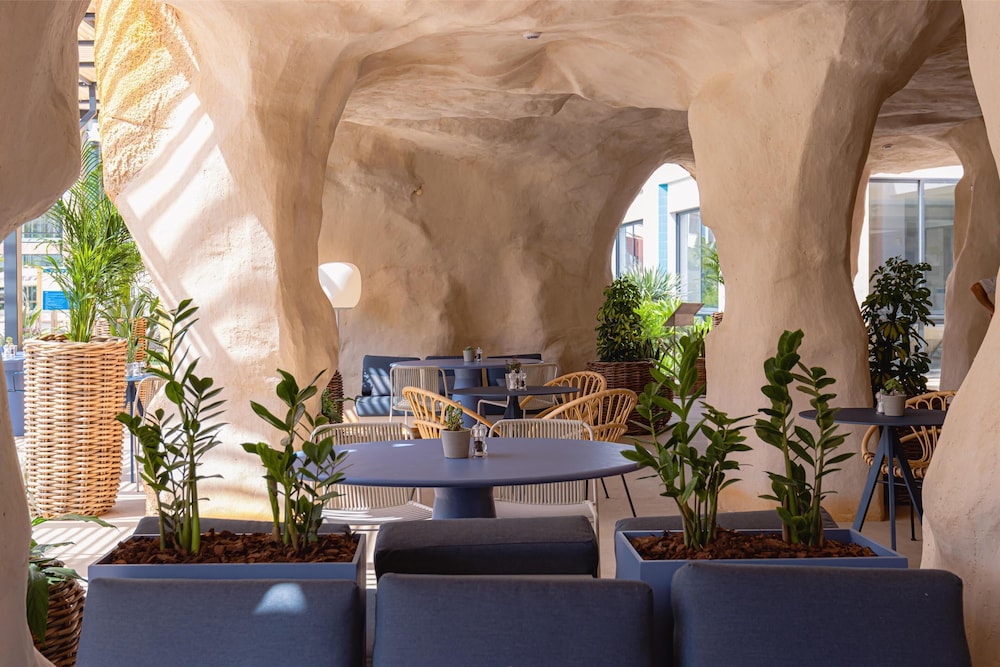 Hilton Vilamoura As Cascatas Golf Resort & Spa — Restaurant & bars in Vilamoura, Faro