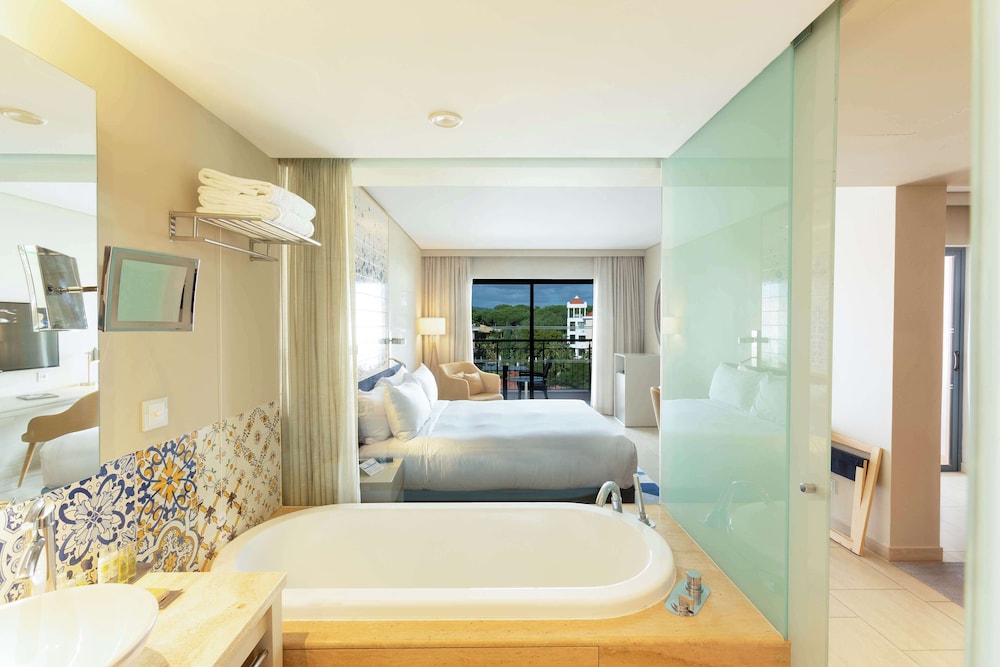 Hilton Vilamoura As Cascatas Golf Resort & Spa — Hotel rooms in Vilamoura, Faro
