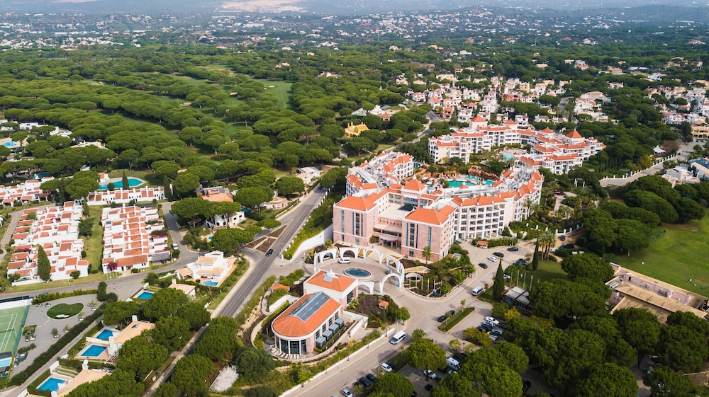 Hilton Vilamoura As Cascatas Golf Resort & Spa — Hotel building in Vilamoura, Faro