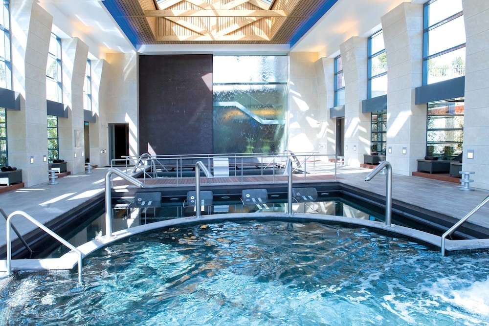 Hilton Vilamoura As Cascatas Golf Resort & Spa — Swimming pool in Vilamoura, Faro