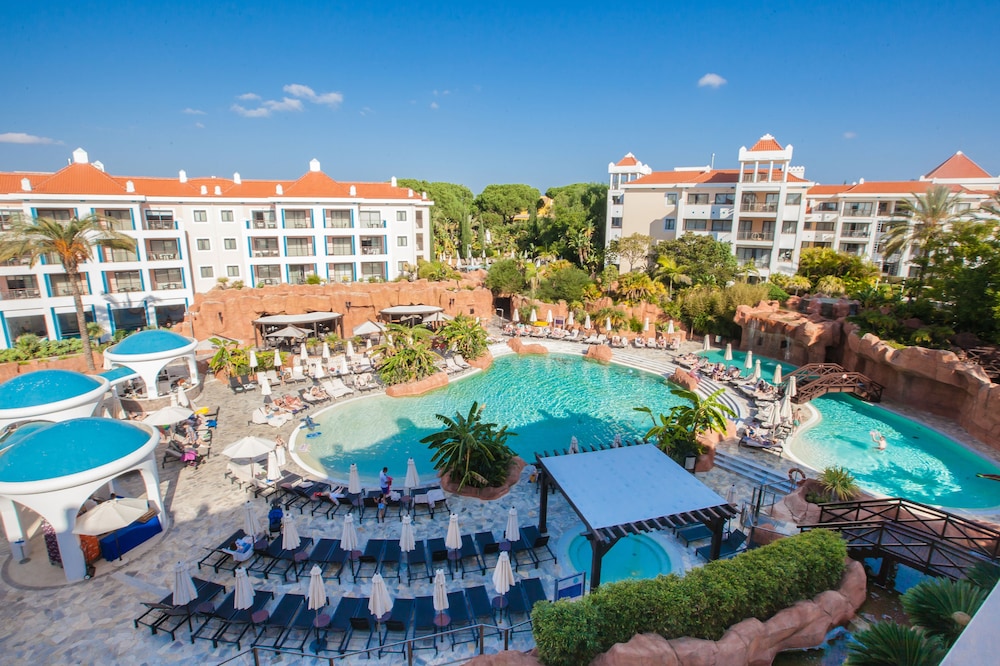 Hilton Vilamoura As Cascatas Golf Resort & Spa — Swimming pool in Vilamoura, Faro