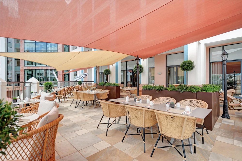Hilton Vilamoura As Cascatas Golf Resort & Spa — Restaurant & bars in Vilamoura, Faro