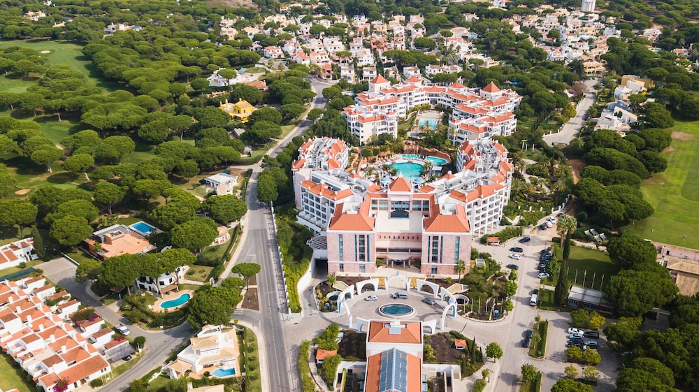 Hilton Vilamoura As Cascatas Golf Resort & Spa — Hotel building in Vilamoura, Faro