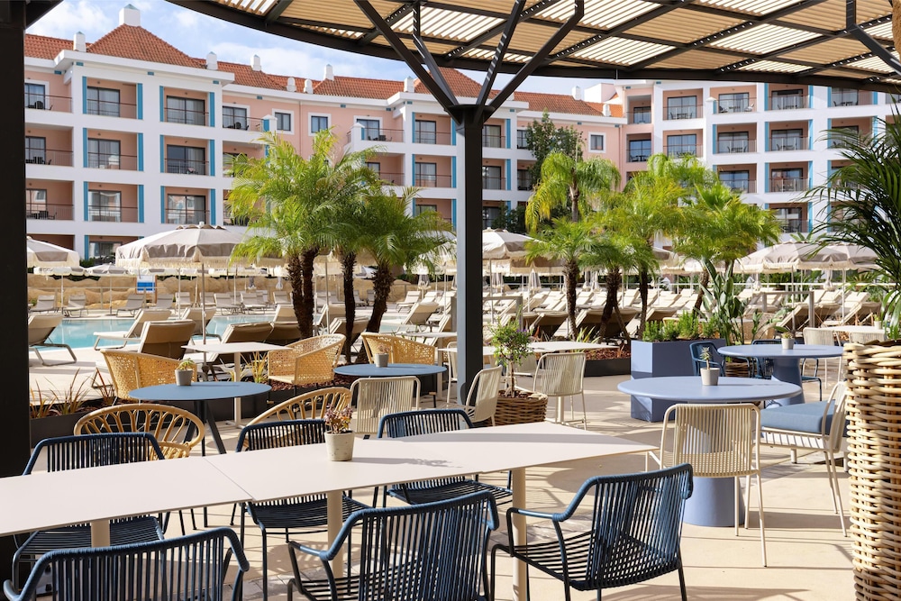 Hilton Vilamoura As Cascatas Golf Resort & Spa — Restaurant & bars in Vilamoura, Faro