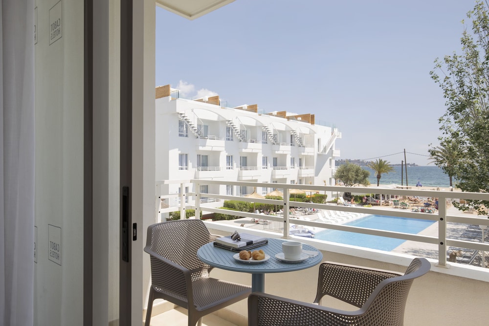 Cabot Hobby Club Apartments — Hotel building in Puerto Pollensa, Balearic Islands