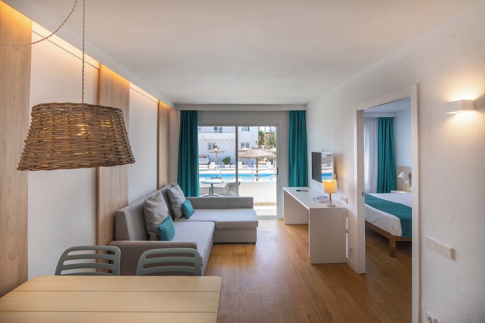 Cabot Hobby Club Apartments — Hotel rooms in Puerto Pollensa, Balearic Islands