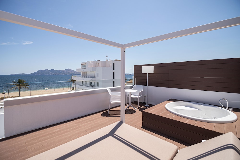 Cabot Hobby Club Apartments — Hotel rooms in Puerto Pollensa, Balearic Islands