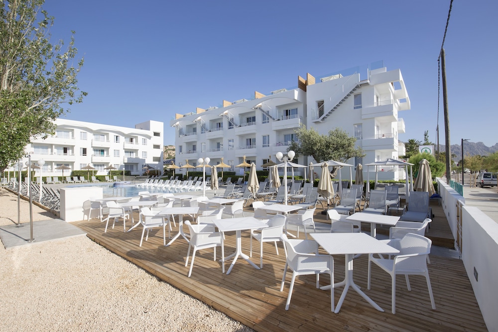 Cabot Hobby Club Apartments — Restaurant & bars in Puerto Pollensa, Balearic Islands